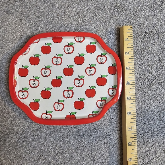 Vintage Tin Small Apple Serving Plates Set of 4 - Picture 4 of 5